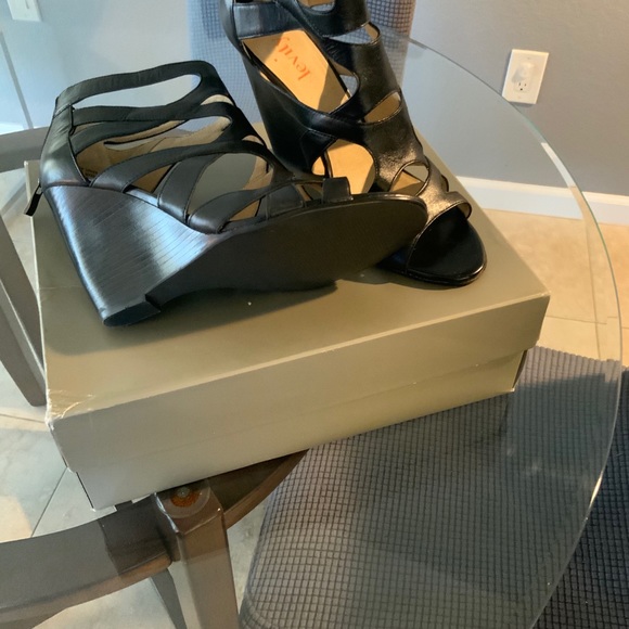 Black leather wedge shoes by Levity size 9.5 - Picture 1 of 3